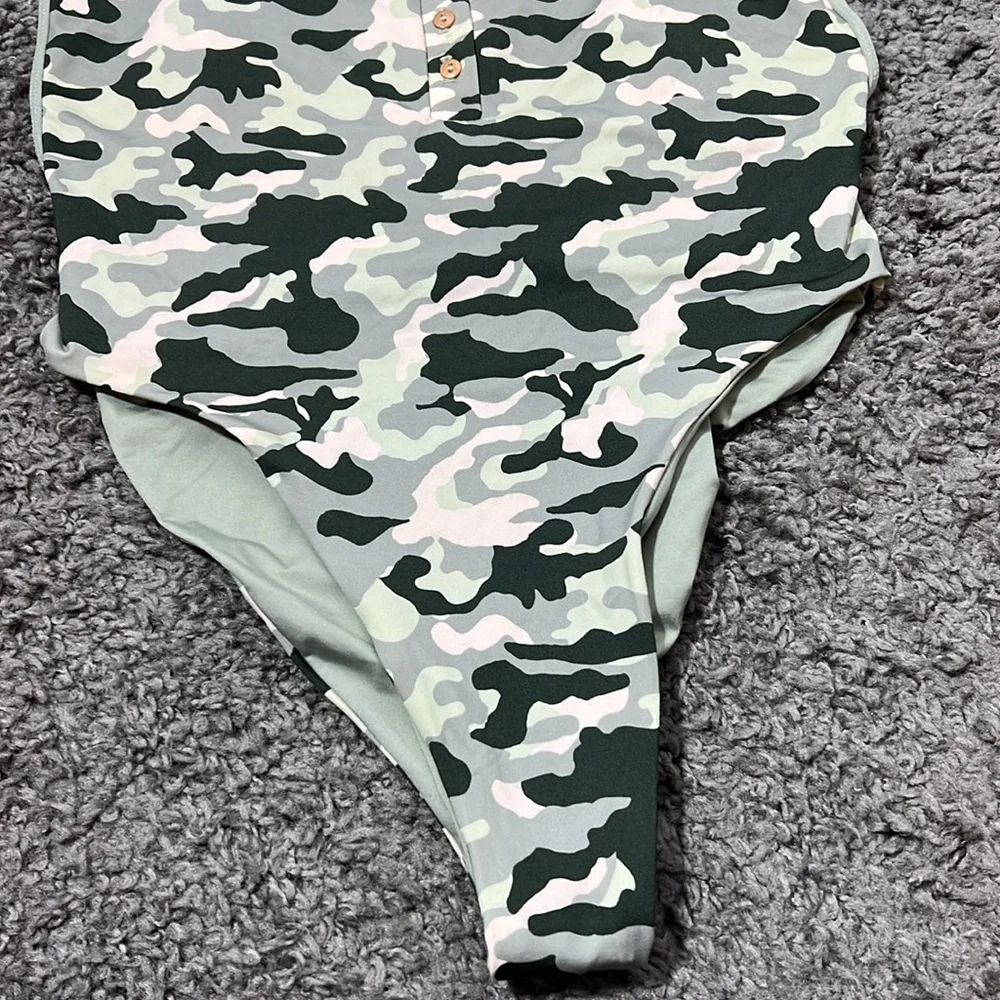 Frankie's Archer Camo Swimsuit Size Large